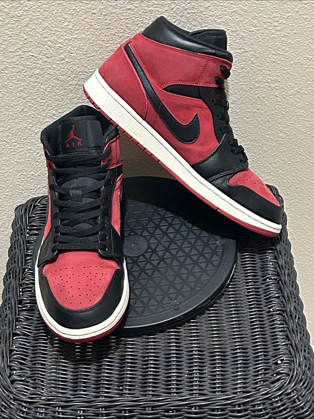 Size 10.5 Jordan 1 Mid Gym Red Black 554724-610